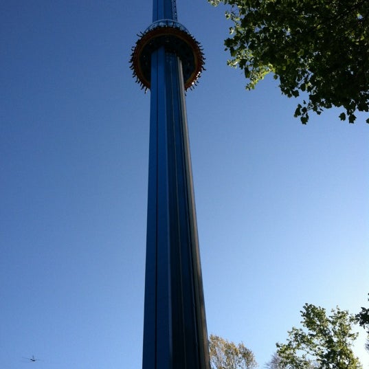 Photo taken at Mäch Tower - Busch Gardens by Joey R. on 4/7/2012