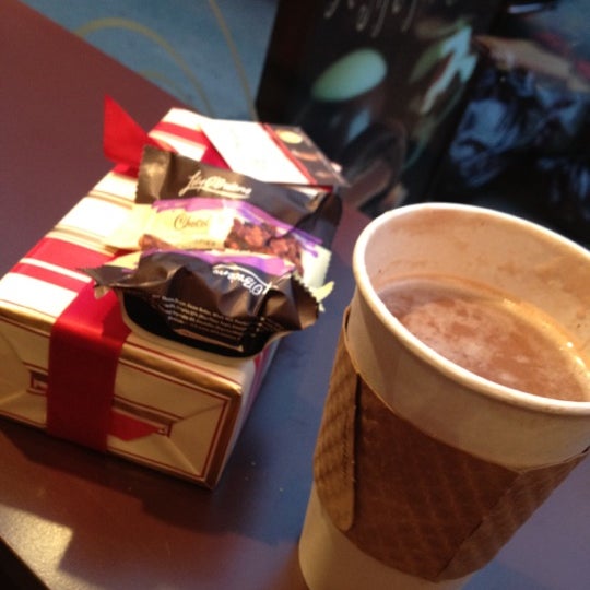 Photo prise au Lily O&#39;Brien&#39;s Chocolate Cafe par Rehema T. le3/31/2012