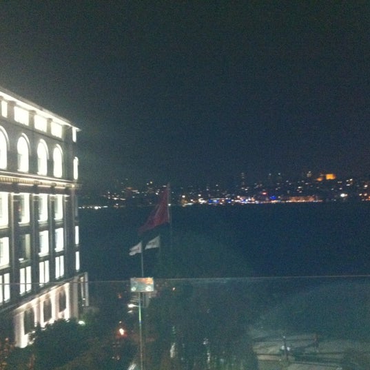 รูปภาพถ่ายที่ Vira Balık Restaurant โดย Tarık เมื่อ 7/14/2012