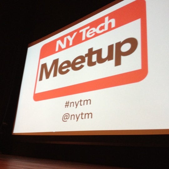 รูปภาพถ่ายที่ NYC Tech Meetup โดย Linz S. เมื่อ 2/9/2012