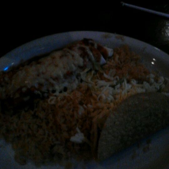 Foto diambil di Los Aztecas Mexican Restaurant oleh Andrew B. pada 2/2/2012
