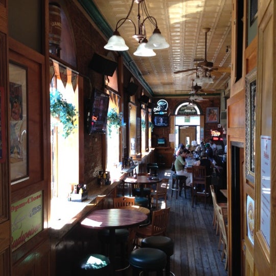 4/13/2012 tarihinde Corner T.ziyaretçi tarafından MaGerks Pub &amp; Grill'de çekilen fotoğraf