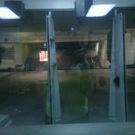 4/7/2012にAshley I.がA&amp;S Indoor Pistol Rangeで撮った写真