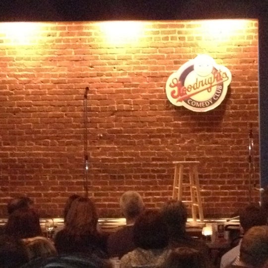 Foto tomada en Goodnight&#39;s Comedy Club &amp; Restaurant  por Sara L. el 3/5/2012