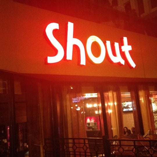 4/1/2012 tarihinde Alexander S.ziyaretçi tarafından Shout! Restaurant &amp; Lounge'de çekilen fotoğraf