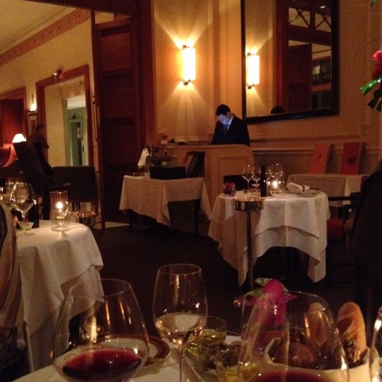 2/29/2012 tarihinde Daphné D.ziyaretçi tarafından Hotel Royal-Riviera'de çekilen fotoğraf