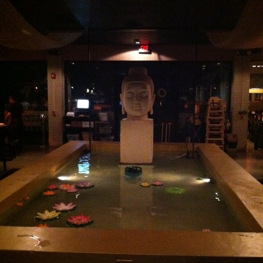รูปภาพถ่ายที่ Sogo Hibachi Grill &amp; Sushi Lounge โดย Brian เมื่อ 4/1/2012
