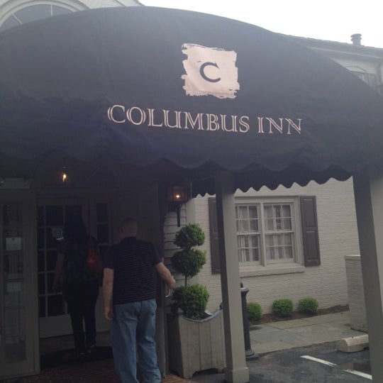 รูปภาพถ่ายที่ Columbus Inn โดย Kate F. เมื่อ 4/15/2012