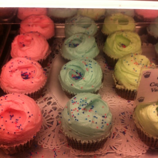 Das Foto wurde bei Buttercup Bake Shop von Geena am 6/14/2012 aufgenommen