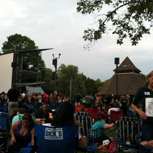 8/14/2012 tarihinde Michelle D.ziyaretçi tarafından Ives Concert Park'de çekilen fotoğraf