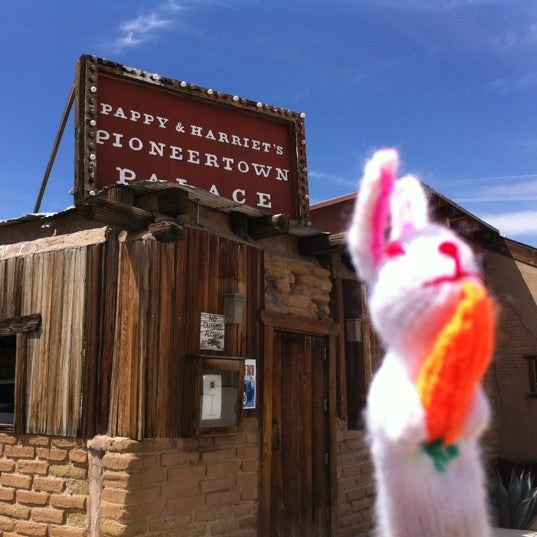 pioneertown palace joshua tree