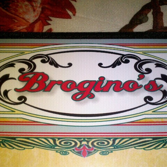 Foto tirada no(a) Brogino&#39;s por Bryan P. em 7/3/2012