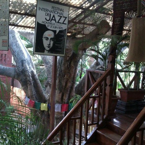 A must visit while in Pune. Nice ambience and good Jazz.