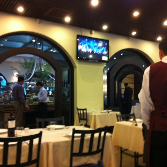 Photo taken at Devons Steak House by Júlio César O. on 5/9/2012