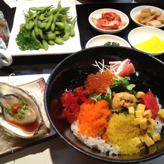 Снимок сделан в A-won Japanese Restaurant пользователем Alyse 5/11/2012