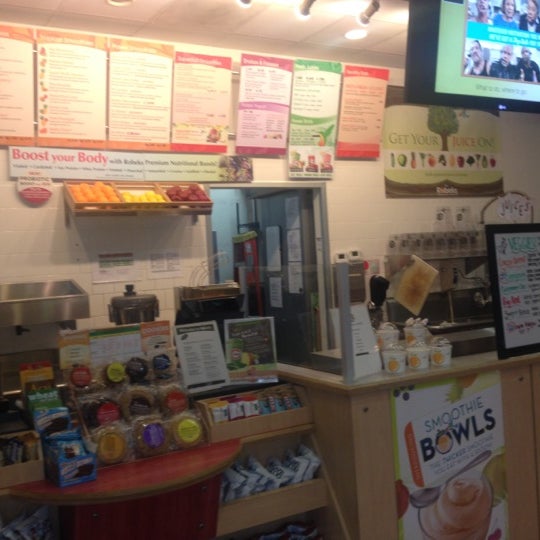 Photo taken at Robeks Fresh Juices &amp; Smoothies by Chrissy O. on 8/20/2012
