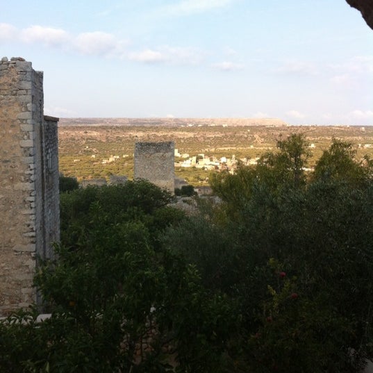 Das Foto wurde bei Hotel Citta dei Nicliani von Vassili am 9/13/2012 aufgenommen