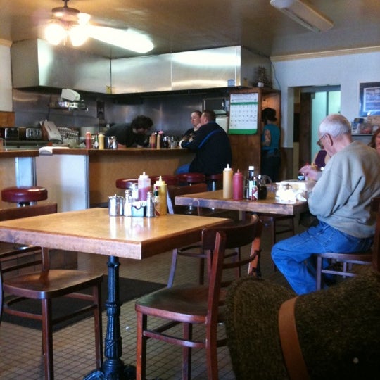 Das Foto wurde bei Chuck&#39;s Hamburgers von D L. am 4/17/2012 aufgenommen