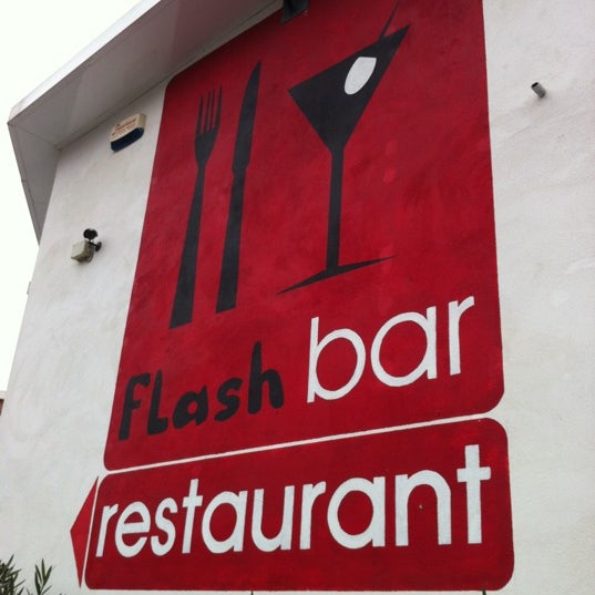 Foto tomada en Flash Bar Restaurant  por Xavier V. el 2/2/2012