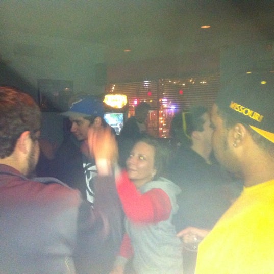 3/4/2012にHeez On FireがPin-Up Bowlで撮った写真