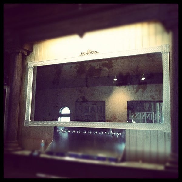 Foto diambil di The Stones Throw :: Tavern &amp; Grill oleh Nicki P. pada 8/8/2012