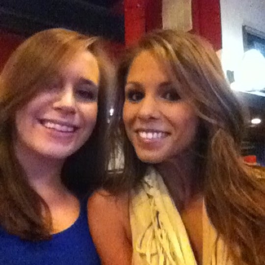 รูปภาพถ่ายที่ McFadden&#39;s Restaurant and Saloon Nashville โดย Chloe B. เมื่อ 3/13/2012