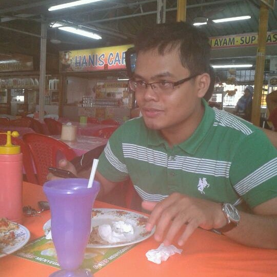 Kedai Kasut Yebeng Shoe Store