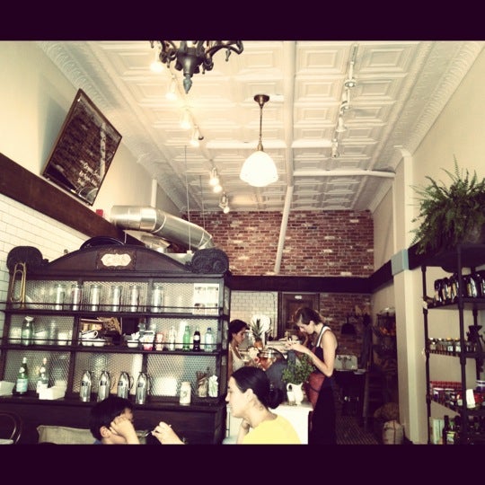รูปภาพถ่ายที่ Le Salbuen Cafe Market โดย Matt U. เมื่อ 5/26/2012
