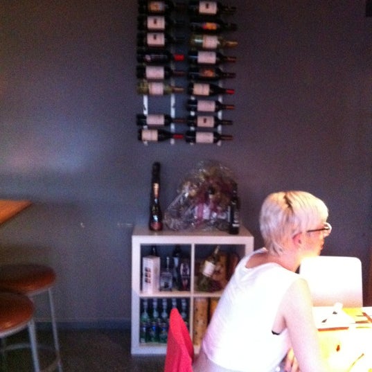 7/9/2012에 Dave C.님이 Sara the Wine Bar에서 찍은 사진