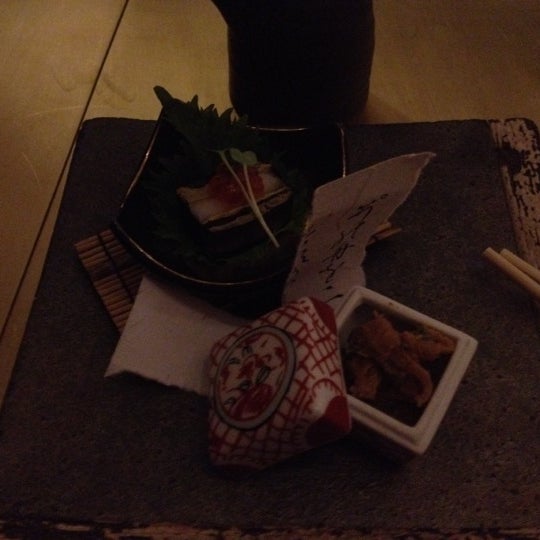 รูปภาพถ่ายที่ Sushi Zen โดย Odonio A. เมื่อ 2/3/2012