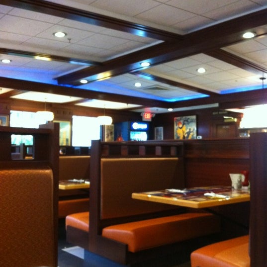 รูปภาพถ่ายที่ River View Diner โดย Yoichi M. เมื่อ 3/31/2012