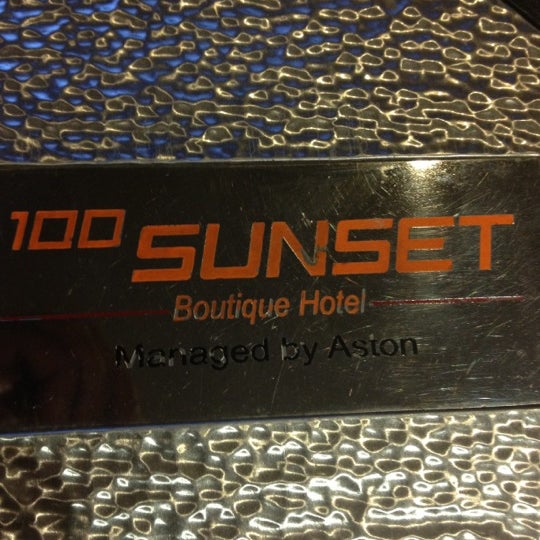รูปภาพถ่ายที่ 100 Sunset Boutique Hotel โดย Ron H. เมื่อ 4/11/2012