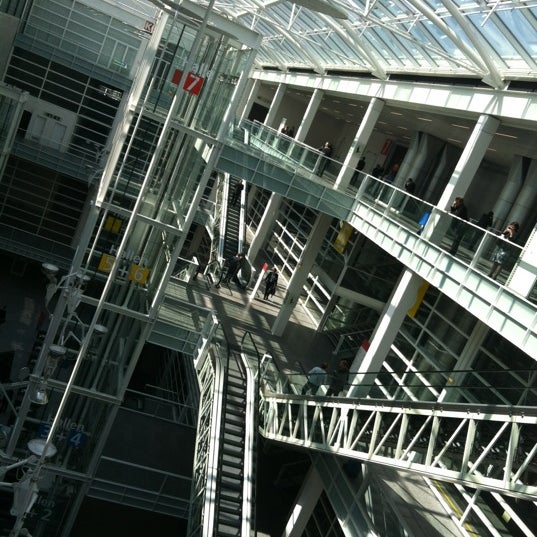 3/29/2012 tarihinde Julia B.ziyaretçi tarafından Hostpoint @ Messe Zürich'de çekilen fotoğraf