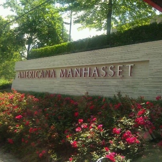 รูปภาพถ่ายที่ Americana Manhasset โดย Larry G. เมื่อ 6/6/2012