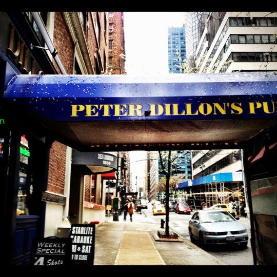 รูปภาพถ่ายที่ Peter Dillon&#39;s Pub โดย Dana M. เมื่อ 3/31/2012