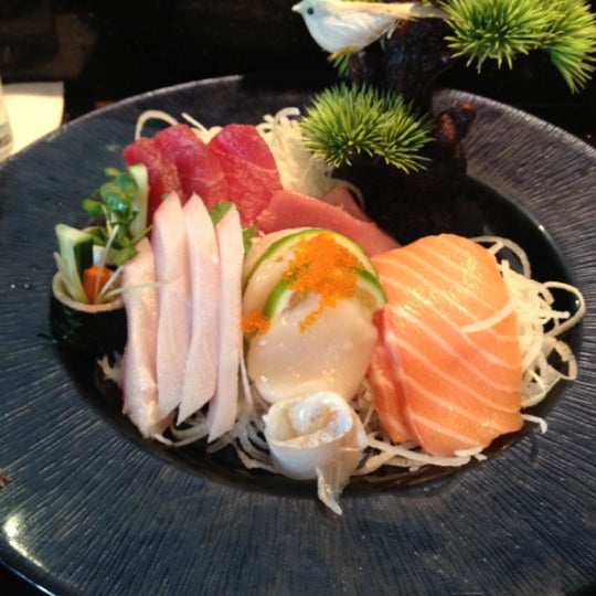 Das Foto wurde bei Bluefin Japanese Restaurant &amp; Lounge von Sid E. am 3/20/2012 aufgenommen