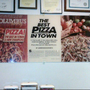 Das Foto wurde bei The Pizza House von Meredith O. am 4/14/2012 aufgenommen
