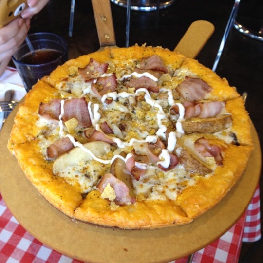 6/13/2012 tarihinde Christopher K.ziyaretçi tarafından Mr. Pizza'de çekilen fotoğraf