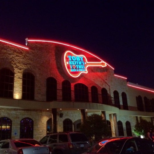 Foto tomada en Toby Keith&#39;s I Love This Bar and Grill  por Reagan W. el 7/1/2012