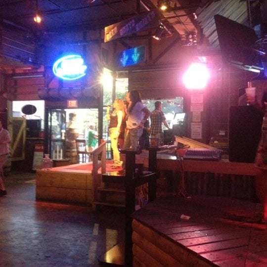 6/10/2012 tarihinde Ryan M.ziyaretçi tarafından Wild Beaver Saloon'de çekilen fotoğraf