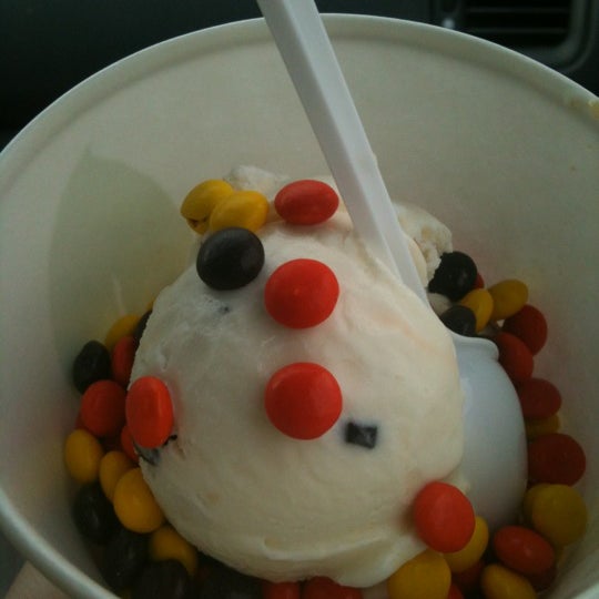 Foto tirada no(a) Dairy Witch Ice Cream por Rob T. em 4/15/2012
