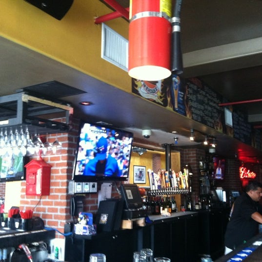 Снимок сделан в Coronado Firehouse Bar &amp; Grill пользователем A7D Creative Group 8/29/2012
