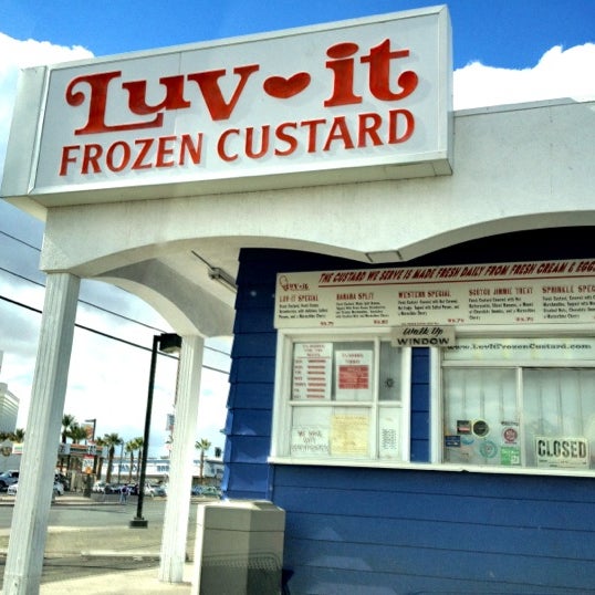 รูปภาพถ่ายที่ Luv-It Frozen Custard โดย Orlando L. เมื่อ 2/13/2012