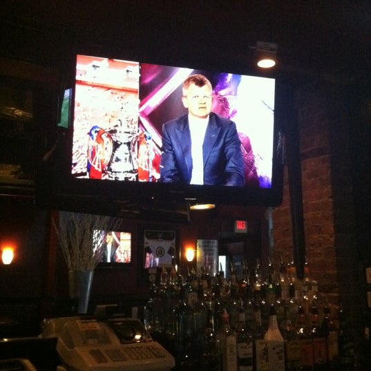 Foto diambil di The Banshee Bar oleh Cathal C. pada 5/5/2012