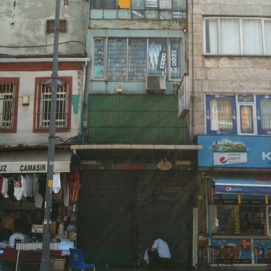 รูปภาพถ่ายที่ Efe Av Ticaret โดย Muratcan K. เมื่อ 6/14/2012