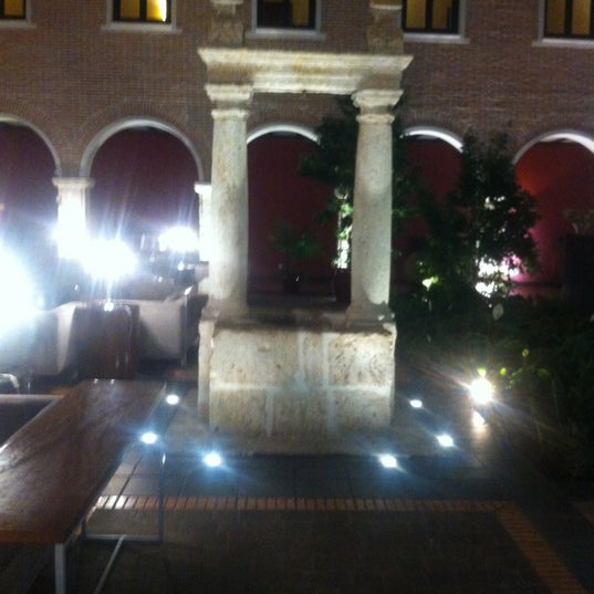Foto diambil di Hotel AC Palacio de Santa Ana oleh R pada 8/18/2012