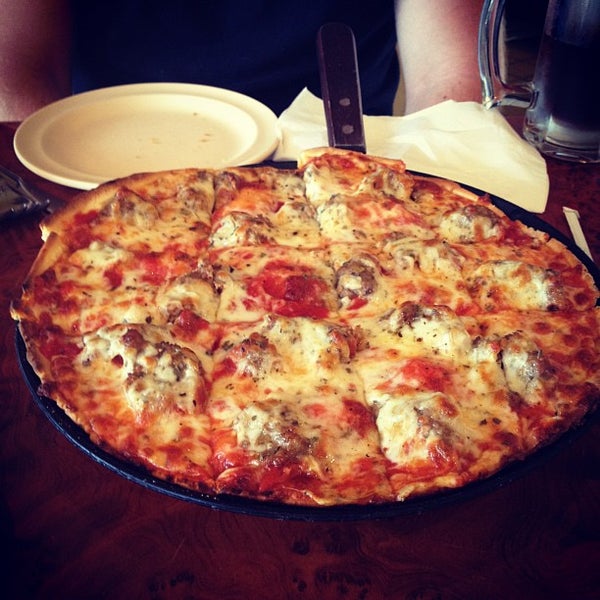 Photo taken at Pusateri&#39;s Chicago Pizza by Andrew H. on 3/28/2012