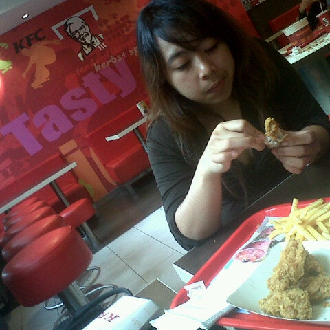 Photo taken at KFC by Selvia S. on 7/22/2012