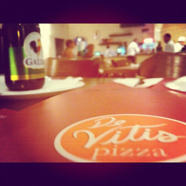 Foto tirada no(a) De Vitis Pizza por Bruno C. em 2/5/2012