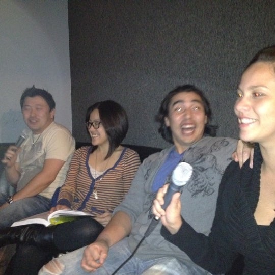รูปภาพถ่ายที่ Max Karaoke Studio โดย Debbie N. เมื่อ 2/22/2012